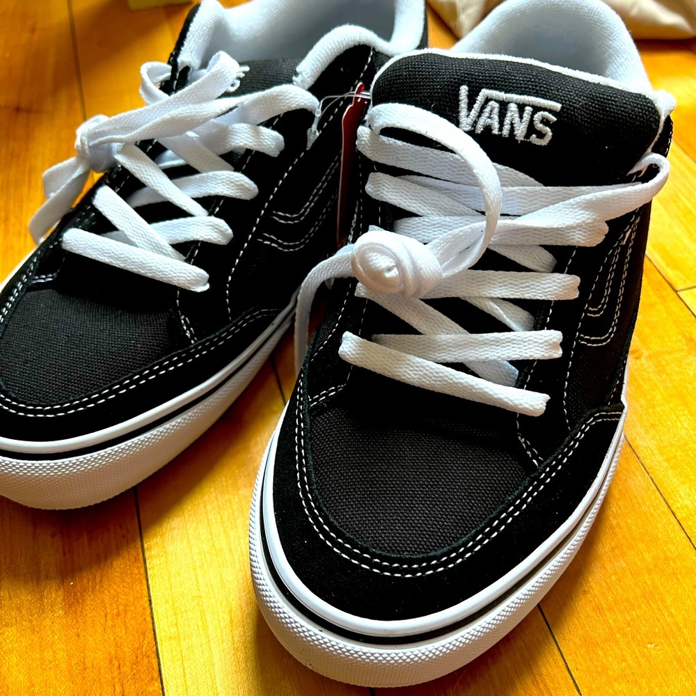 Vans Bearcat Black and White Sneaker with Stitching 8.5 Womens unisex